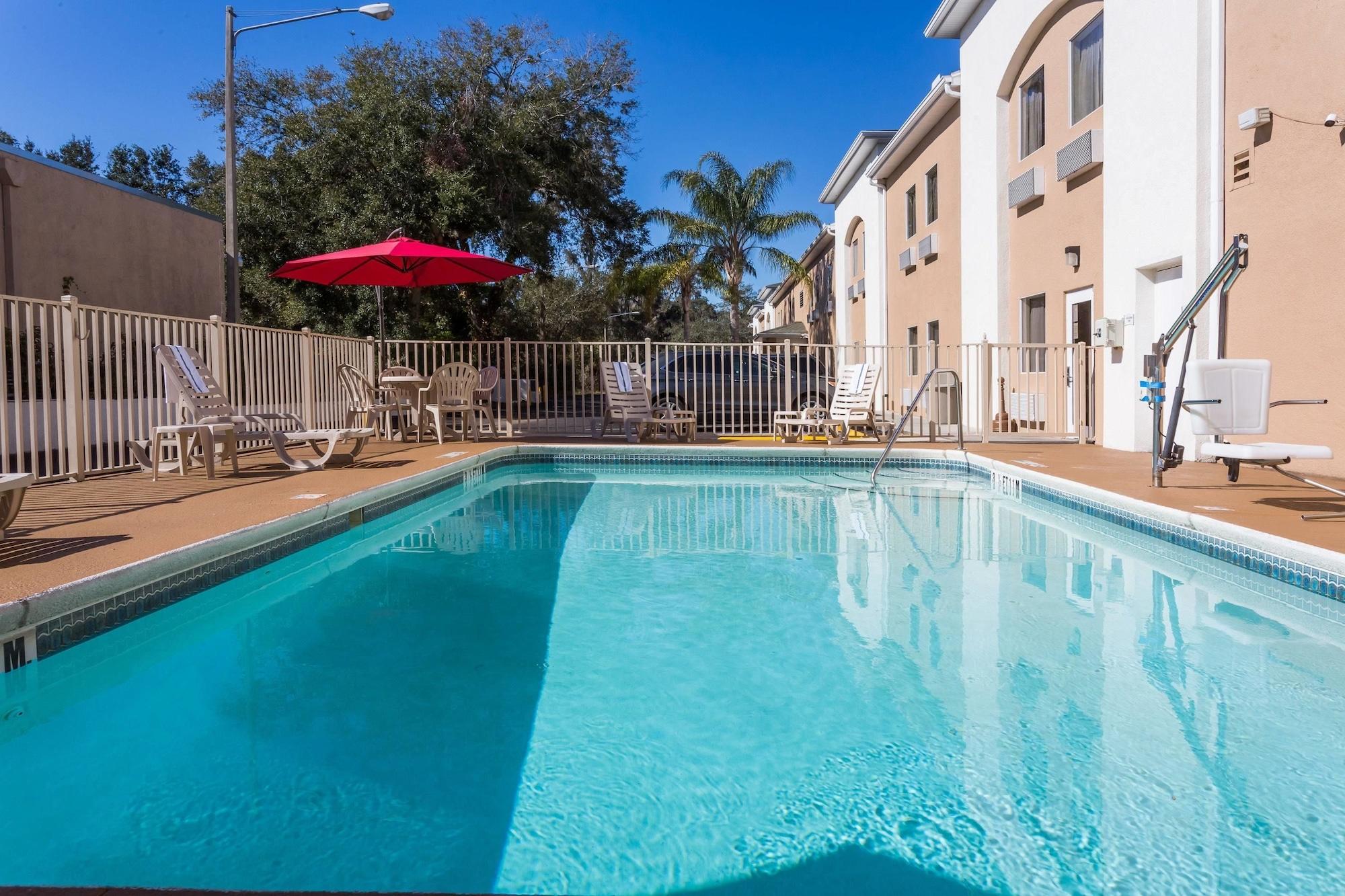 Quality Inn Zephyrhills-Dade City Екстериор снимка