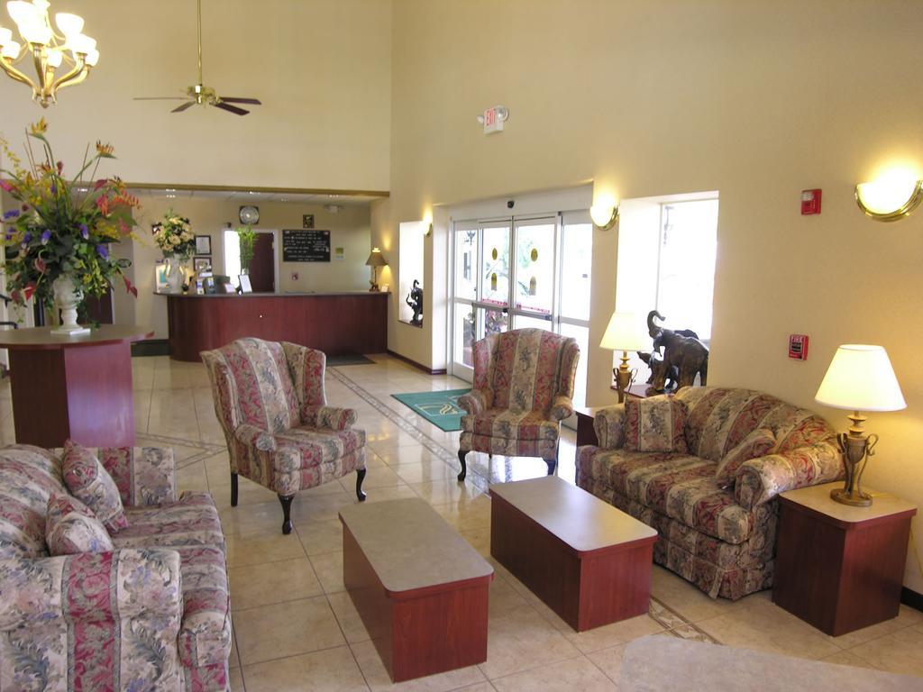 Quality Inn Zephyrhills-Dade City Интериор снимка