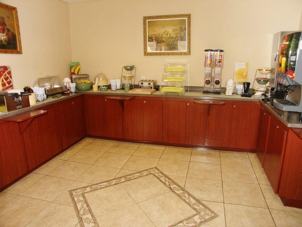 Quality Inn Zephyrhills-Dade City Екстериор снимка